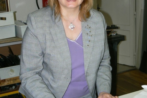 Katalin fusing órát készit