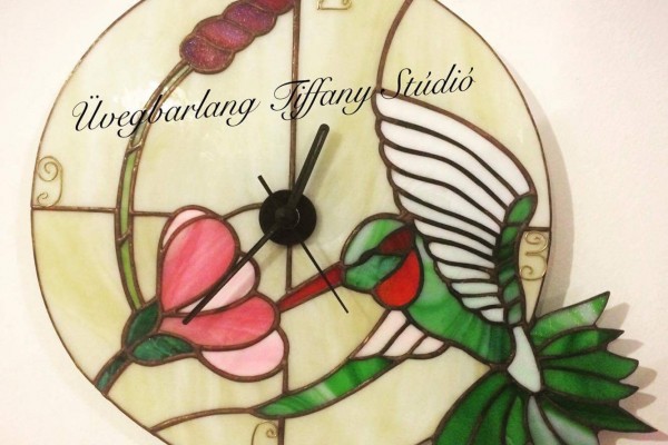 Tiffany üveg: kolibris óra