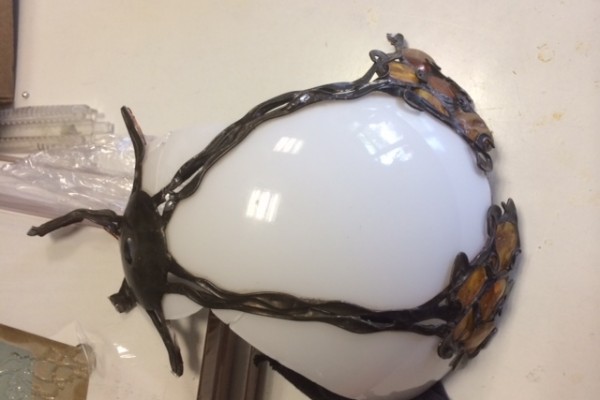 Tiffany lámpa javítás: hajlított üvegből